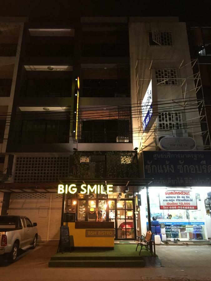 Big Smile Hotel Bangkok Exterior photo